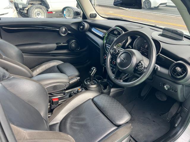 ＭＩＮＩ クーパーＳＤ　ブラッククロスパンチ革シート　バックカメラ　ナビ　Ｈａｒｍａｎ　Ｋａｒｄｏｎオーディオ　オートクルーズコントロール　パークアシスト　　ＬＥＤヘッドランプ　シートヒーター　ヘッドアップディスプレイ（23枚目）