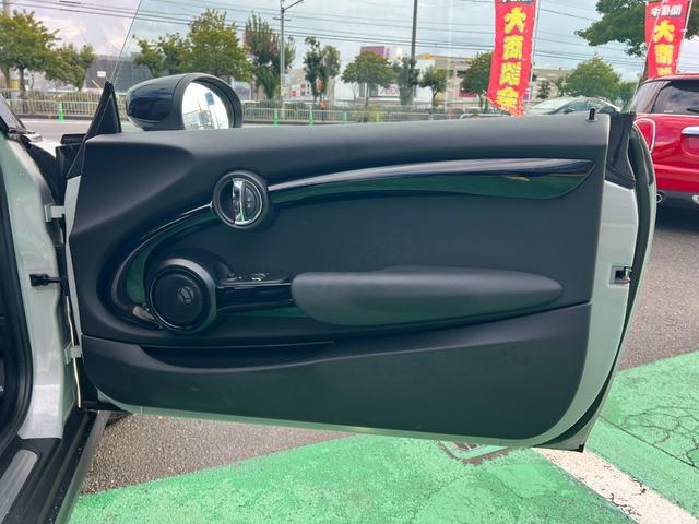 ＭＩＮＩ クーパーＳＤ　ブラッククロスパンチ革シート　バックカメラ　ナビ　Ｈａｒｍａｎ　Ｋａｒｄｏｎオーディオ　オートクルーズコントロール　パークアシスト　　ＬＥＤヘッドランプ　シートヒーター　ヘッドアップディスプレイ（24枚目）