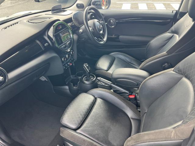 ＭＩＮＩ クーパーＳＤ　ブラッククロスパンチ革シート　バックカメラ　ナビ　Ｈａｒｍａｎ　Ｋａｒｄｏｎオーディオ　オートクルーズコントロール　パークアシスト　　ＬＥＤヘッドランプ　シートヒーター　ヘッドアップディスプレイ（26枚目）