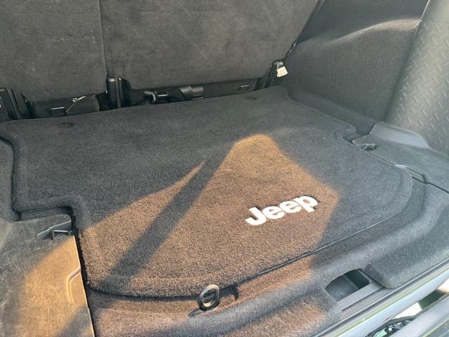 ジープ・ラングラーアンリミテッド スポーツ　ポイズンスパイダーＦ・Ｒバンパー　ＢＡＴＴＬＥ足回り　ＦＬＯＷＭＡＳＴＥＲマフラー　ＢＥＳＴＯＰ幌　ＦＵＥＬオフロード１７インチアルミ　ＳＭＩＴＴＹＢＩＬＴサイドアーマー　リフトアップ　社外ナビ（52枚目）