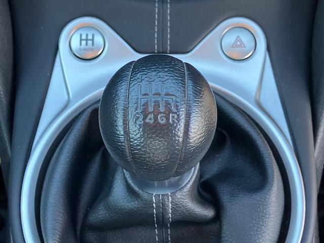 フェアレディＺ バージョンＳ　メーカーナビ　フルセグＴＶ　リアスポイラー　キセノンヘッドライト　６速ミッション車　純正フロントドラレコ　オートライト　フォグライト　ＥＴＣ　純正１９インチアルミ　インテリキー　プッシュスタート（15枚目）
