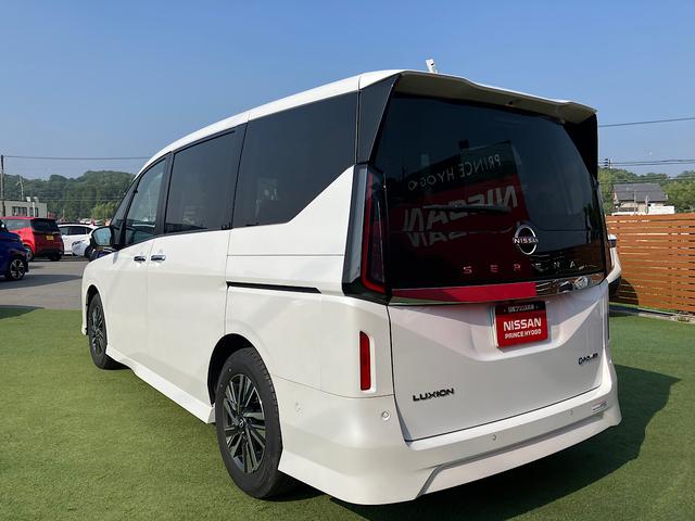 セレナ ｅ－パワー　ルキシオン　純正メーカーナビ　アラウンドビューモニター　プロパイロット２．０　シートヒーター　両側パワースライドドア　クリアランスソナー　スマートルームミラー（6枚目）