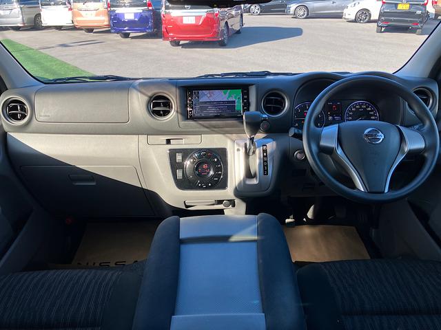 ＮＶ３５０キャラバンバン 　プレミアムＧＸ　アーバンクロム　社外ベッドキット　純正メモリーナビ　オートクロージャードア　純正前方ドライブレコーダー　アラウンドビューモニター　エマージェンシーブレーキ（7枚目）