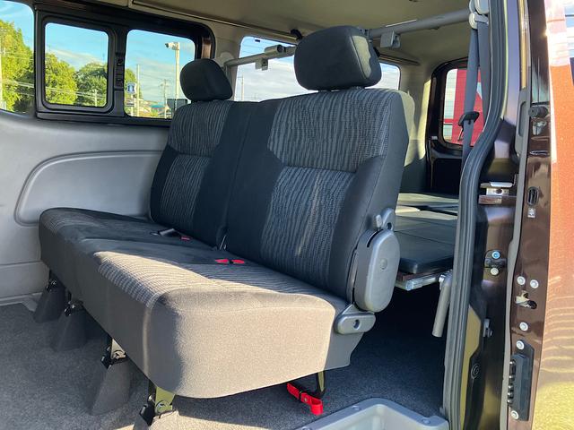ＮＶ３５０キャラバンバン 　プレミアムＧＸ　アーバンクロム　社外ベッドキット　純正メモリーナビ　オートクロージャードア　純正前方ドライブレコーダー　アラウンドビューモニター　エマージェンシーブレーキ（11枚目）