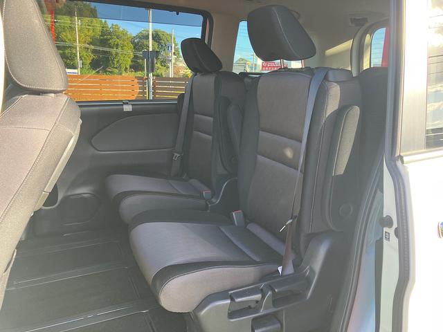 セレナ ｅ－パワー　ハイウェイスターＶ　社外メモリーナビ　社外前後ドライブレコーダー　プロパイロット　スマートルームミラー　後側方支援　ＥＴＣ　アラウンドビューモニター　エマージェンシーブレーキ（11枚目）