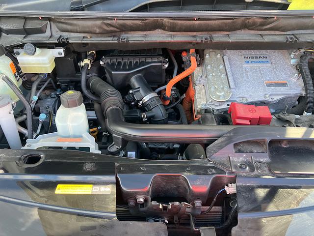 セレナ ｅ－パワー　ハイウェイスターＶ　社外メモリーナビ　社外前後ドライブレコーダー　プロパイロット　スマートルームミラー　後側方支援　ＥＴＣ　アラウンドビューモニター　エマージェンシーブレーキ（18枚目）