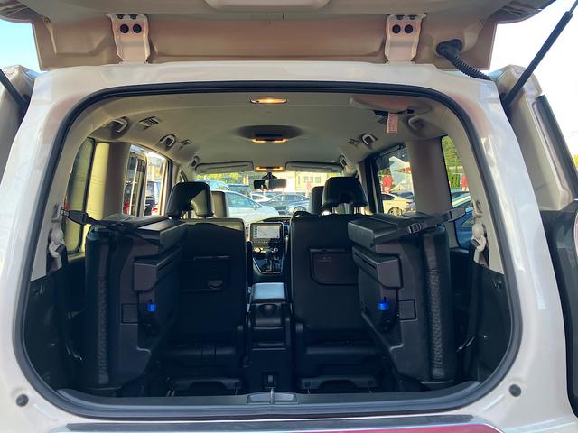 セレナ ハイウェイスターＶ　防水シート　純正メモリーナビ　純正前後ドライブレコーダー　プロパイロット　スマートルームミラー　アラウンドビューモニター　ＥＴＣ　エマージェンシーブレーキ（12枚目）