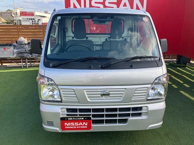 陽がたくさん入るショールームです☆アフターケアの点検時も気持ちのいいスペースで、コーヒーを飲みながらゆっくりお待ちいただけます♪