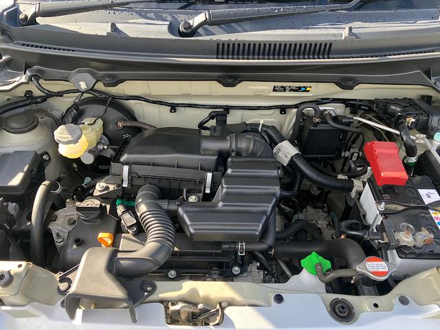 ���Ђł͎Ԃ̃w�b�h���C�g��z�C�[���܂ŃR�[�e�B���O�ł���u�܂邲�ƃK���X�R�[�g�v�����p�ӂ��Ă���܂������Y�v�����X���Ɍ���̃R�[�e�B���O�𐥔񂱂̋@��Ɂ`��