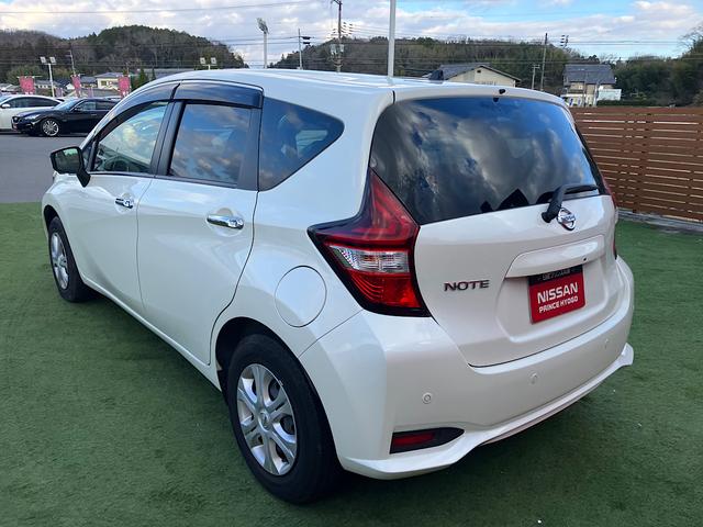 ノート Ｘ　純正メモリーナビ　アラウンドビューモニター　エマージェンシーブレーキ　クリアランスソナー　アイドリングストップ　スマートルームミラー（6枚目）