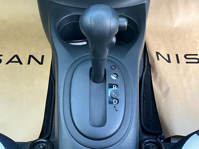 ノート Ｘ　純正メモリーナビ　アラウンドビューモニター　エマージェンシーブレーキ　クリアランスソナー　アイドリングストップ　スマートルームミラー（16枚目）