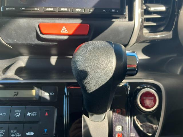 Ｎ－ＢＯＸカスタム Ｇ・Ｌパッケージ　タイミングチェーン　社外ナビ・フルセグＴＶ・Ｂｌｕｅｔｏｏｔｈ　左側パワースライドドア　ＥＴＣ　プッシュスタート　スマートキー　純正１４インチアルミ　ＨＩＤヘッドライト　ウインカー付電動格納ミラー（13枚目）