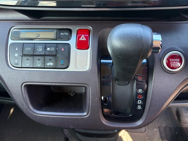 Ｎ－ＯＮＥ プレミアム　ツアラー・Ｌパッケージ　ターボ　ＬＭＳＰＯＲＴ１５インチアルミ２３年製造タイヤ　タイミングチェーン車　ナビ　地デジ　バックカメラ　ＥＴＣ　オートエアコン　スマートキー２個　車検整備付（19枚目）