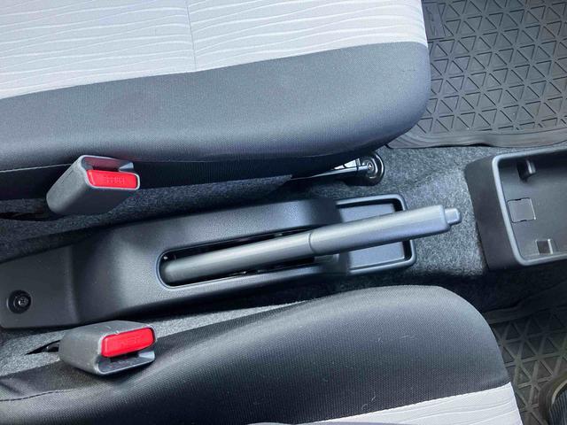 ミライース Ｌ　ＳＡＩＩＩ　スマアシ３・アイドリングストップ・マニュアルエアコン・ハロゲンヘッドライト・デジタルメーター・コーナーセンサー・キーレス・手引き式パーキングブレーキ・オートライト・オートハイビーム（5枚目）