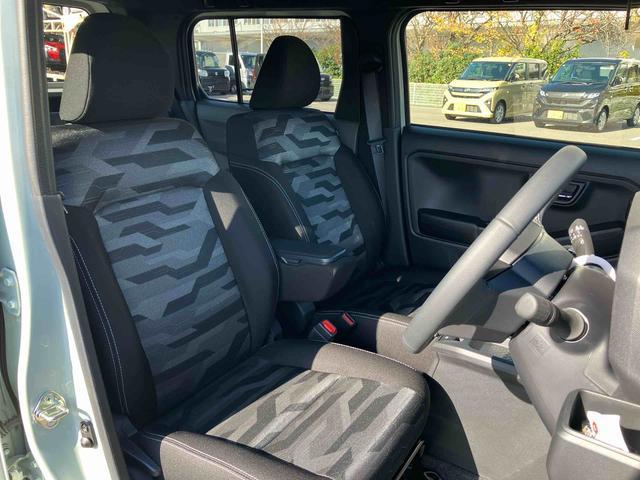 タフト Ｇ　ダーククロムベンチャー　キーフリーシステム／スカイフィールトップ／プッシュボタンエンジンスターター／アイドリングストップ／オートライト／コーナーセンサー／衝突回避支援システム／ＬＥＤヘッドライト／オートエアコン（8枚目）