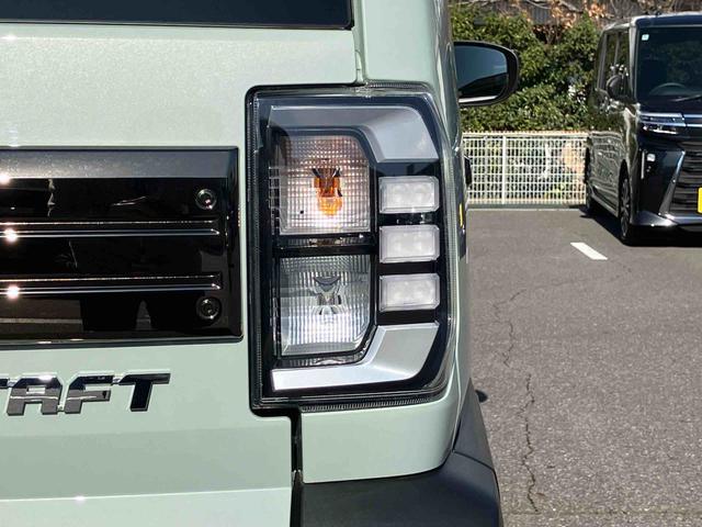 タフト Ｇ　ダーククロムベンチャー　キーフリーシステム／スカイフィールトップ／プッシュボタンエンジンスターター／アイドリングストップ／オートライト／コーナーセンサー／衝突回避支援システム／ＬＥＤヘッドライト／オートエアコン（24枚目）