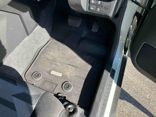 タフト Ｇ　ダーククロムベンチャー　キーフリーシステム／スカイフィールトップ／プッシュボタンエンジンスターター／アイドリングストップ／オートライト／コーナーセンサー／衝突回避支援システム／ＬＥＤヘッドライト／オートエアコン（29枚目）