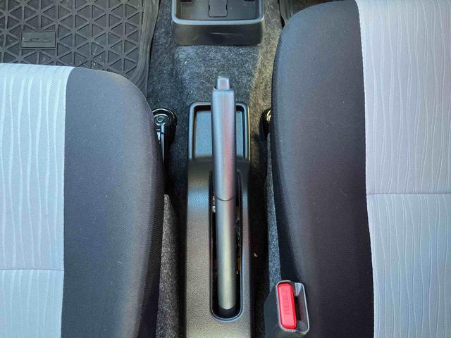 ミライース Ｌ　ＳＡＩＩＩ　スマアシ３・ハロゲンヘッドライト・コーナーセンサー・手引き式サイドブレーキ・セキュリティアラーム・キーレス・１３インチホイールキャップ・オートライト・オートハイビーム・誤発進抑制制御機能（8枚目）