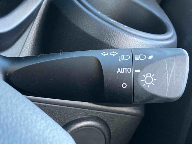 ミライース Ｌ　ＳＡＩＩＩ　スマアシ３・ハロゲンヘッドライト・コーナーセンサー・手引き式サイドブレーキ・セキュリティアラーム・キーレス・１３インチホイールキャップ・オートライト・オートハイビーム・誤発進抑制制御機能（9枚目）