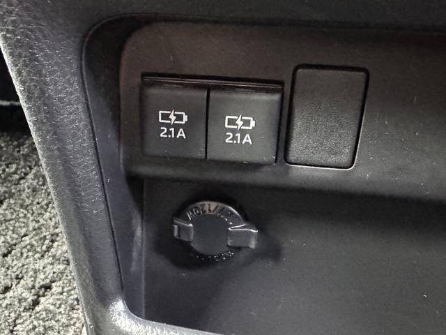 ヴォクシー ＺＳ　煌ＩＩ　１０インチナビ　フルセグＴＶ　バックモニター　雨滴除去　１２．１インチ後席モニター　両側電動スライドドア　メーター交換　交換前２７０１４ｋｍ交換後９２９２ｋｍ　合計３６３０６ｋｍ　プレミア１年保証（23枚目）