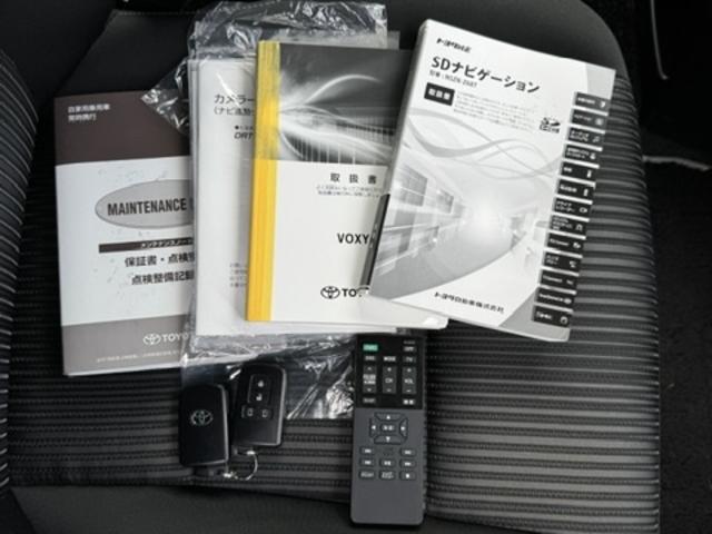 ヴォクシー ＺＳ　煌ＩＩ　１０インチナビ　フルセグＴＶ　バックモニター　雨滴除去　１２．１インチ後席モニター　両側電動スライドドア　メーター交換　交換前２７０１４ｋｍ交換後９２９２ｋｍ　合計３６３０６ｋｍ　プレミア１年保証（26枚目）