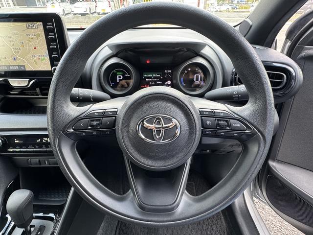 ヤリス ハイブリッドＧ　純正ナビ　フルセグＴＶ　パノラミックビューモニター　ＬＥＤヘッドライト　クルーズコントロール　ＥＴＣ２．０　セーフティセンス　ＲＳＡ　ＬＤＡ　プレミアブロンズ１年保証（12枚目）