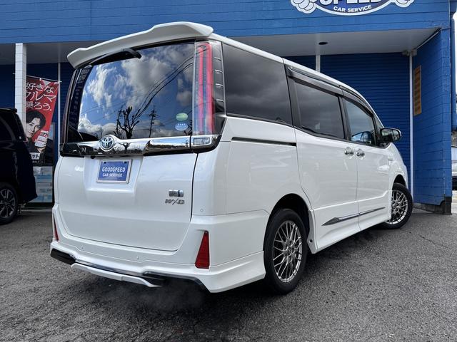 ノア ハイブリッドＳｉ　ダブルバイビーＩＩ　モデリスタフルエアロ　１０インチナビ　フルセグＴＶ　バックモニター　１２．１インチ後席モニター　両側パワースライドドア　ＬＥＤヘッドライト　シートヒーター　ＥＴＣ　プレミアブロンズ１年保証（9枚目）