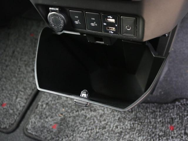 カスタムＧ　スマートアシスト　両側パワースライド　禁煙車　純正ナビ／ＴＶ／ＤＶＤ再生／ＢＴオーディオ／バックカメラ／クリアランスソナー／ＥＴＣ／シートヒーター／クルコン／ＬＥＤライト／純正アルミ／ツートンカラー／スマートキー（スペア有）／プッシュスタート(31枚目)