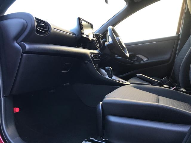 ヤリス ハイブリッドＺ　４ＷＤ　パノラミックビューモニター　ＢＳＭ　★オプション装備車★ボディーカラー・センシュアルレッド【３Ｔ３】★１６インチＡＷ★ブラインドスポットモニター【ＢＳＭ】＋リヤクロストラフィックオートブレーキ＋インテリジェントクリアランスソナー（24枚目）