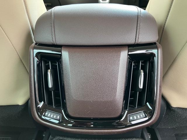 クラウンハイブリッド Ｇ　レザーシート＆リアサポートパッケージ　★オプション装備車★リヤサポートパッケージ【電動式リヤサンシェード・手動式リヤドアサンシェード・リヤオートエアコン】★レザーシートパッケージ（29枚目）