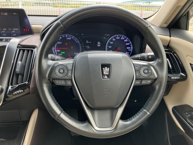 クラウンハイブリッド Ｇ　レザーシート＆リアサポートパッケージ　★オプション装備車★リヤサポートパッケージ【電動式リヤサンシェード・手動式リヤドアサンシェード・リヤオートエアコン】★レザーシートパッケージ（30枚目）