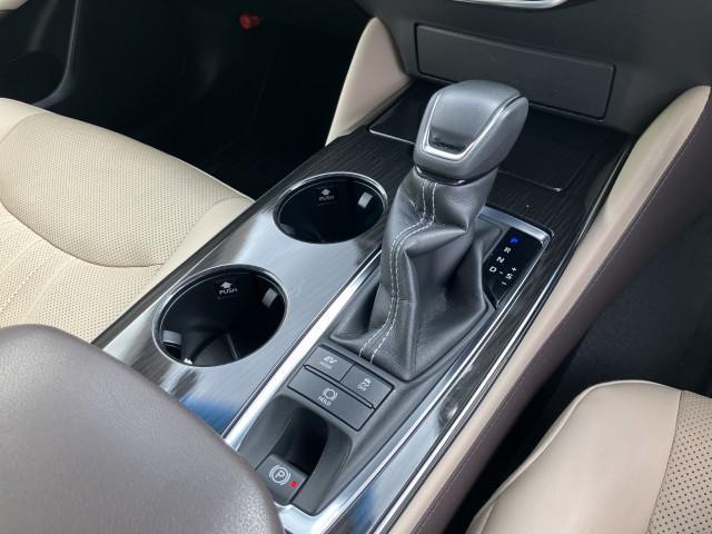 クラウンハイブリッド Ｇ　レザーシート＆リアサポートパッケージ　★オプション装備車★リヤサポートパッケージ【電動式リヤサンシェード・手動式リヤドアサンシェード・リヤオートエアコン】★レザーシートパッケージ（35枚目）
