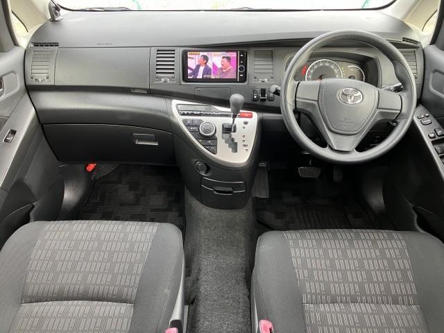TOYOTA ISIS PLATANA