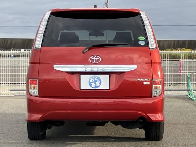 TOYOTA ISIS PLATANA