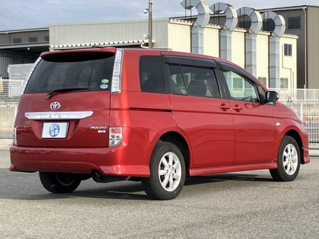 TOYOTA ISIS PLATANA