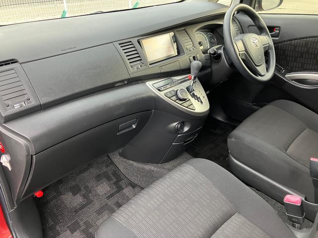 TOYOTA ISIS PLATANA