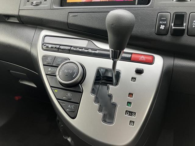 TOYOTA ISIS PLATANA