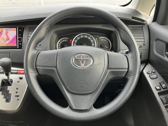 TOYOTA ISIS PLATANA