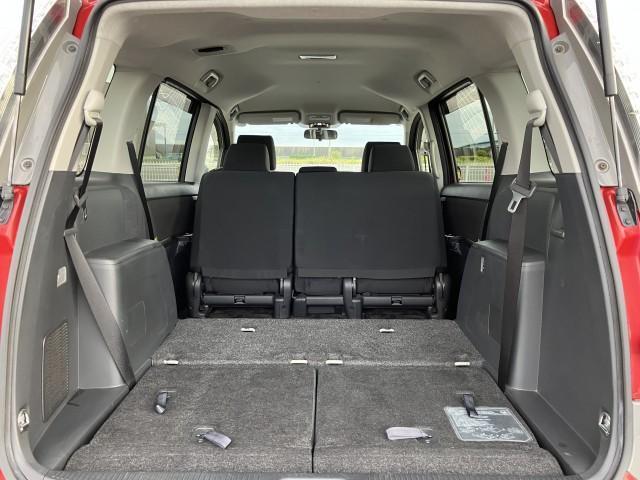 TOYOTA ISIS PLATANA
