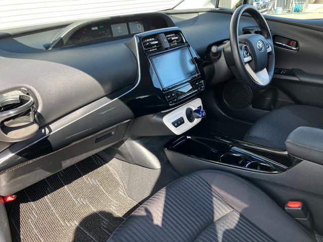 プリウス A セーフティセンス BSM・HUD パーキングアシスト ★純正9インチSDナビTV★Bluetooth★DVD再生付★ビルトインEТC【ナビ連動式】★バックガイドモニター★革巻きステアリングスイッチ★マルチインフォメーションディスプレイ(24枚目)