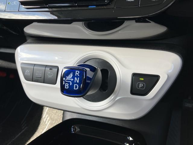 プリウス A セーフティセンス BSM・HUD パーキングアシスト ★純正9インチSDナビTV★Bluetooth★DVD再生付★ビルトインEТC【ナビ連動式】★バックガイドモニター★革巻きステアリングスイッチ★マルチインフォメーションディスプレイ(41枚目)