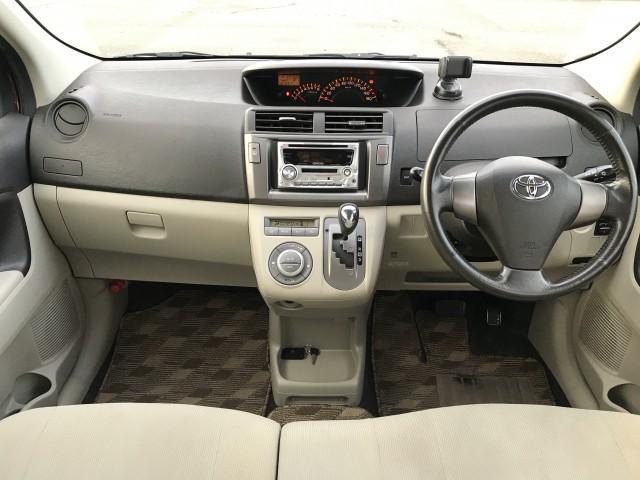 パッソセッテ １．５Ｇ　３列シート７人乗り　ディスチャージヘッドランプ　★３列シート７人乗り★キーフリーシステム★オートエアコン★革巻きステアリング★ビルトインＥＴＣ★ケンウッドＣＤオーディオ★フロントベンチシート（9枚目）