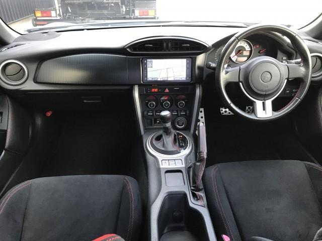 ８６ ＧＴ　パドルシフト６速　トルセンＬＳＤ　コーナーセンサー　★純正ナビＴＶ★Ｂｌｕｅｔｏｏｔｈ★ＥＴＣ【ナビ連動式】★バックモニター★コーナーセンサー付★ＶＳＣ－ＴＲＣ★サイド・カーテンエアバック★革巻きステアリング★パドルシフト【６速】（9枚目）