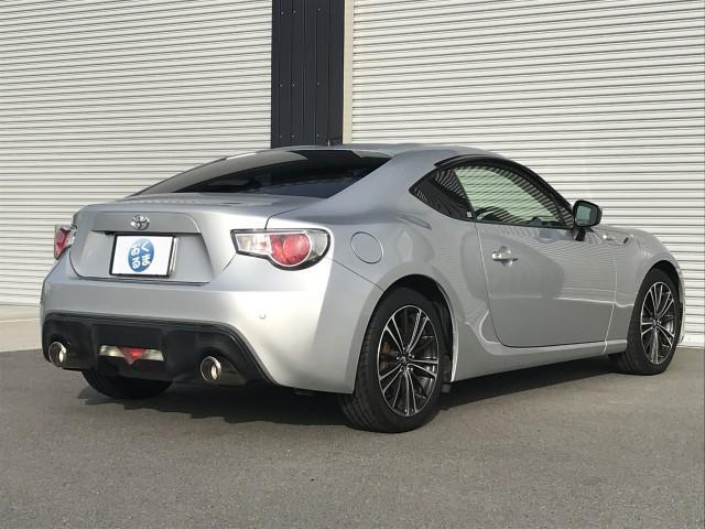 ８６ ＧＴ　パドルシフト６速　トルセンＬＳＤ　コーナーセンサー　★純正ナビＴＶ★Ｂｌｕｅｔｏｏｔｈ★ＥＴＣ【ナビ連動式】★バックモニター★コーナーセンサー付★ＶＳＣ－ＴＲＣ★サイド・カーテンエアバック★革巻きステアリング★パドルシフト【６速】（17枚目）