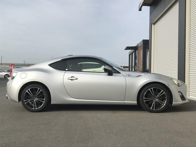 ８６ ＧＴ　パドルシフト６速　トルセンＬＳＤ　コーナーセンサー　★純正ナビＴＶ★Ｂｌｕｅｔｏｏｔｈ★ＥＴＣ【ナビ連動式】★バックモニター★コーナーセンサー付★ＶＳＣ－ＴＲＣ★サイド・カーテンエアバック★革巻きステアリング★パドルシフト【６速】（18枚目）