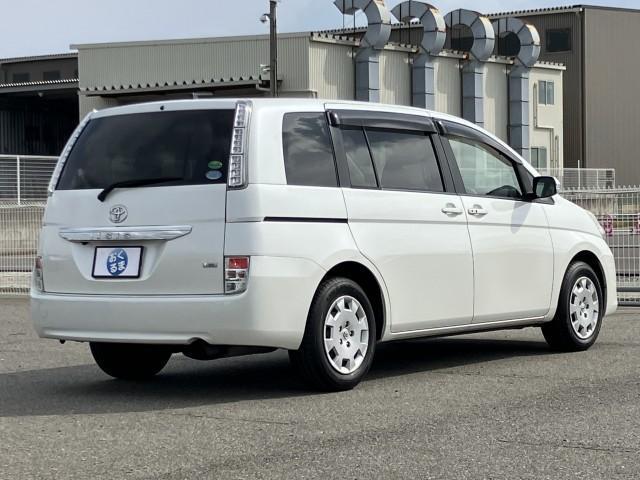 アイシス Ｌ　Ｇエディション　特別仕様車　３列シート７人乗り　★特別仕様車★純正ナビＴＶ★Ｂｌｕｅｔｏｏｔｈ★ビルトインＥＴＣ【ナビ連動式】★バックガイドモニター★後席ディスプレイ【フリップダウンモニター】★革巻きステアリングスイッチ付★スマートキー（17枚目）
