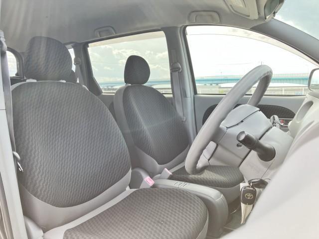 シエンタ Ｘリミテッド　３列シート７人乗り　純正エアロ　ＳＤナビＴＶ　★ＤＶＤ再生付★ＣＤオーディオ★バックガイドモニター★オプションセンターコンソールボックス付★エントリーキーレス★左側パワースライドドア★電動格納式リモコンドアミラー（7枚目）