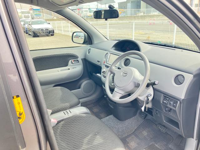 シエンタ Ｘリミテッド　３列シート７人乗り　純正エアロ　ＳＤナビＴＶ　★ＤＶＤ再生付★ＣＤオーディオ★バックガイドモニター★オプションセンターコンソールボックス付★エントリーキーレス★左側パワースライドドア★電動格納式リモコンドアミラー（22枚目）