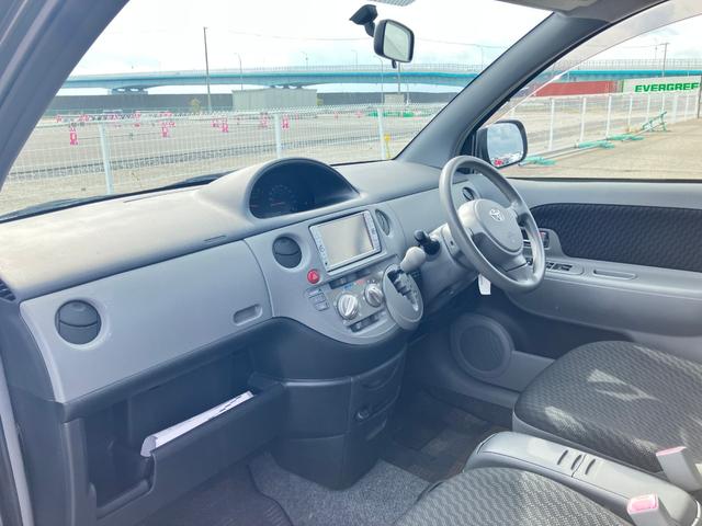 シエンタ Ｘリミテッド　３列シート７人乗り　純正エアロ　ＳＤナビＴＶ　★ＤＶＤ再生付★ＣＤオーディオ★バックガイドモニター★オプションセンターコンソールボックス付★エントリーキーレス★左側パワースライドドア★電動格納式リモコンドアミラー（26枚目）