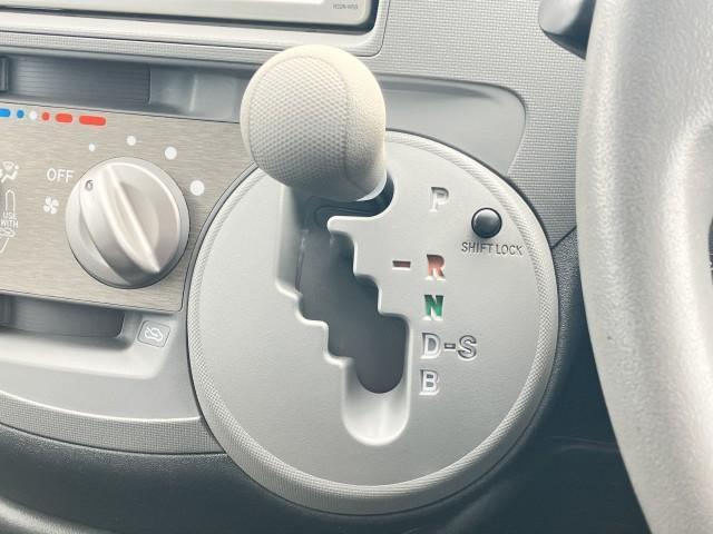 シエンタ Ｘリミテッド　３列シート７人乗り　純正エアロ　ＳＤナビＴＶ　★ＤＶＤ再生付★ＣＤオーディオ★バックガイドモニター★オプションセンターコンソールボックス付★エントリーキーレス★左側パワースライドドア★電動格納式リモコンドアミラー（38枚目）